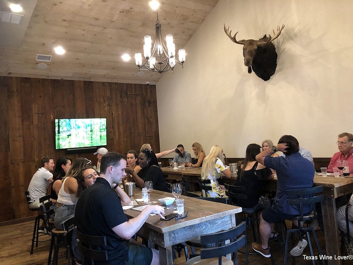 tables at Safari Winery